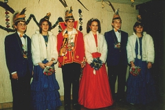 1989-90_Ki_Pr_Sascha_I_Schmitz_m_Gefolge_01